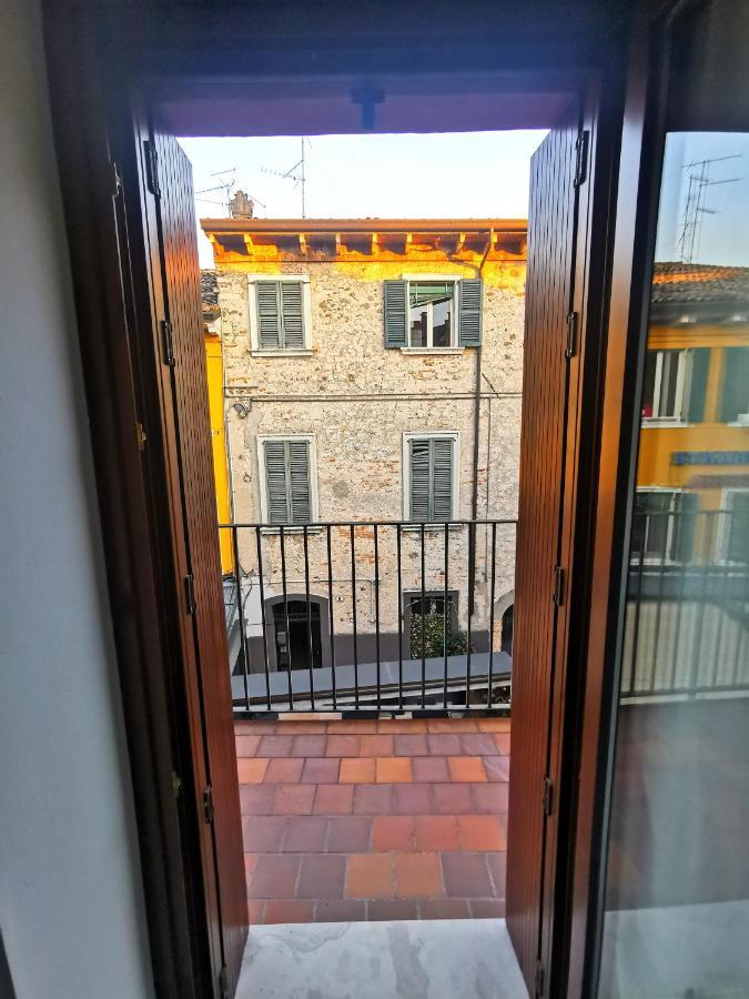 Old Town Apartment With Terrace - Live Love Lake Peschiera del Garda Buitenkant foto