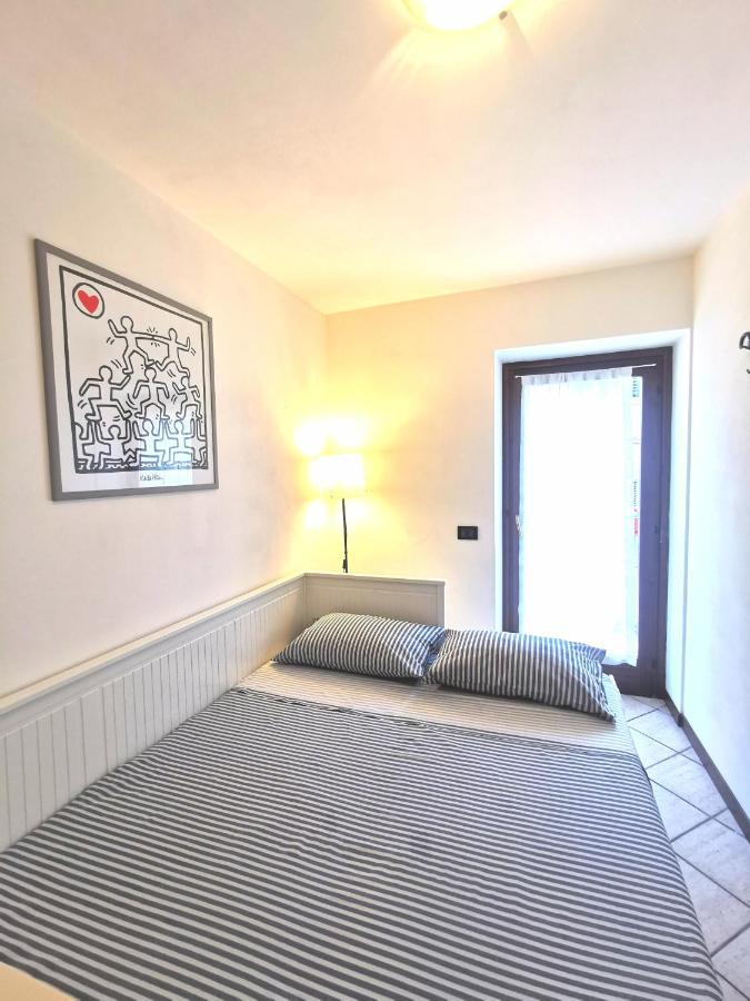 Old Town Apartment With Terrace - Live Love Lake Peschiera del Garda Buitenkant foto