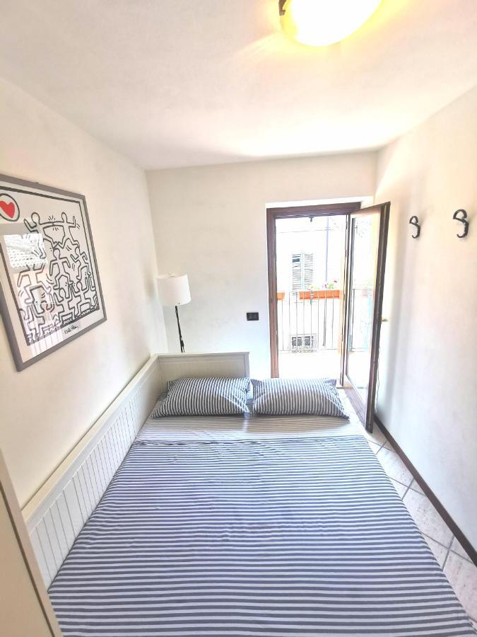 Old Town Apartment With Terrace - Live Love Lake Peschiera del Garda Buitenkant foto