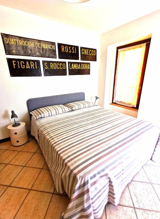 Old Town Apartment With Terrace - Live Love Lake Peschiera del Garda Buitenkant foto