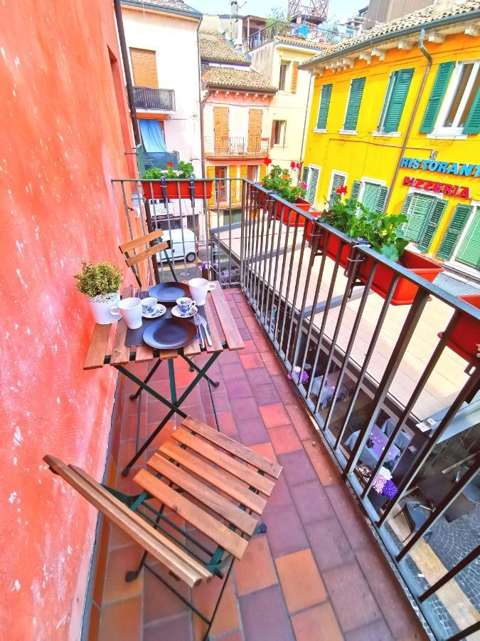 Old Town Apartment With Terrace - Live Love Lake Peschiera del Garda Buitenkant foto