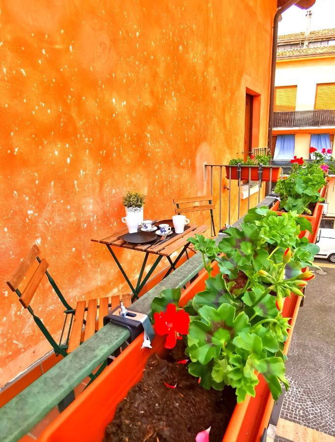 Old Town Apartment With Terrace - Live Love Lake Peschiera del Garda Buitenkant foto