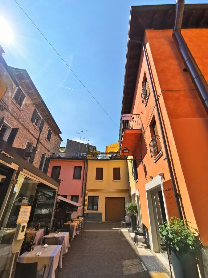 Old Town Apartment With Terrace - Live Love Lake Peschiera del Garda Buitenkant foto