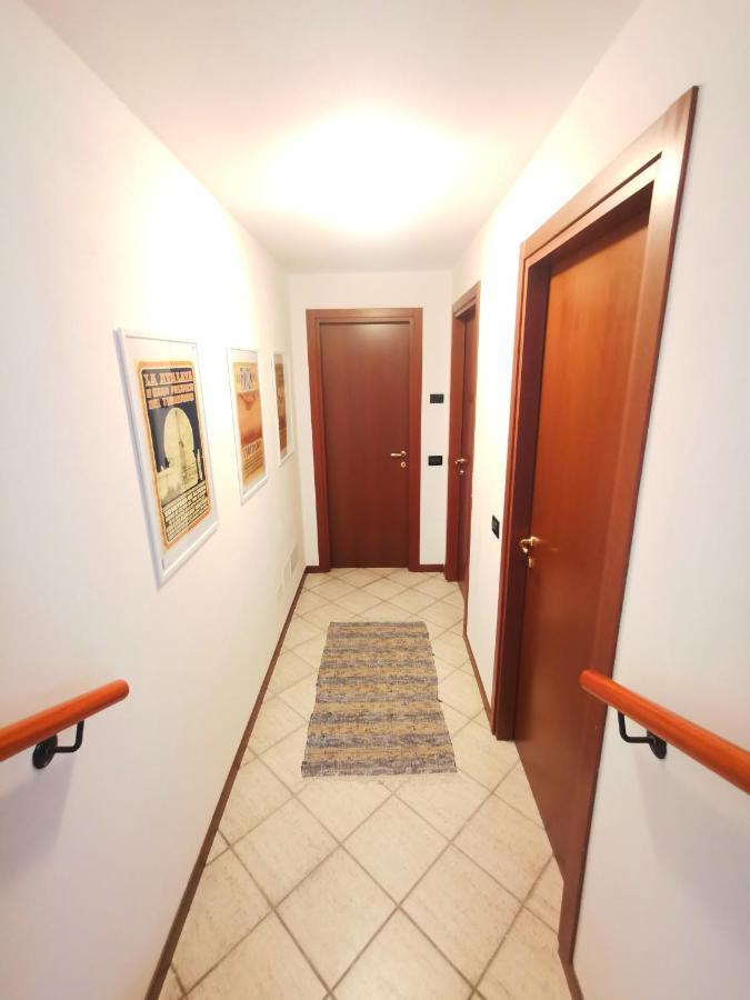 Old Town Apartment With Terrace - Live Love Lake Peschiera del Garda Buitenkant foto