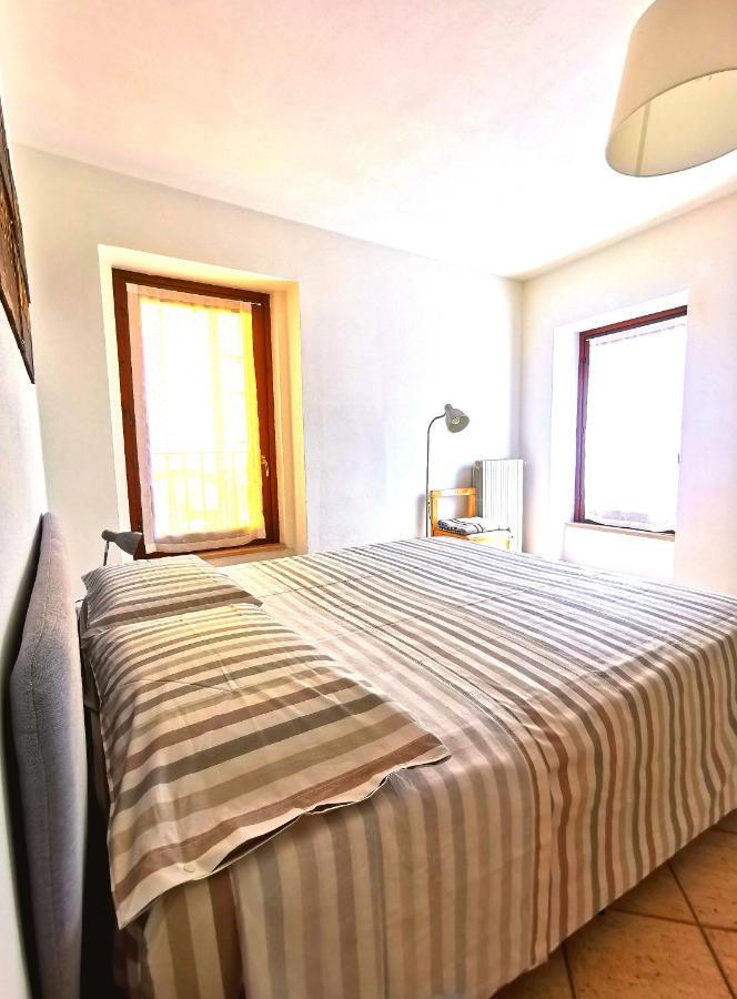 Old Town Apartment With Terrace - Live Love Lake Peschiera del Garda Buitenkant foto