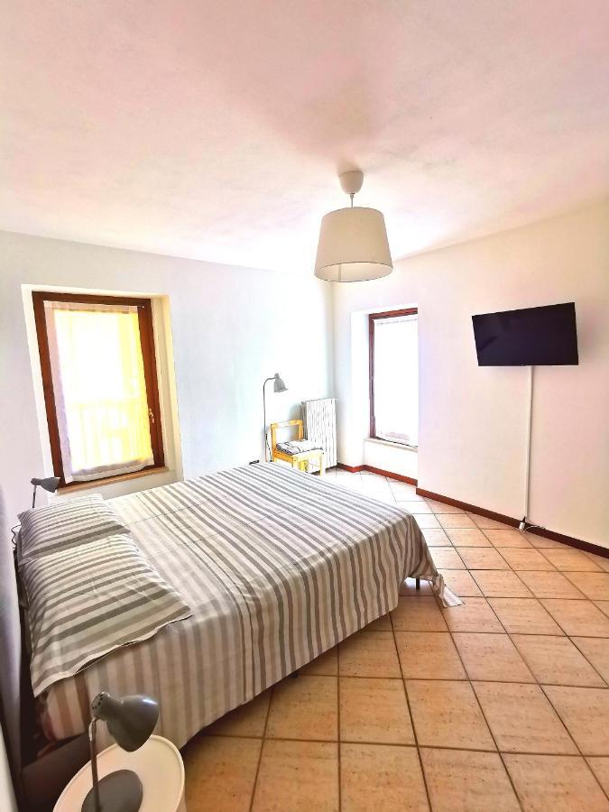 Old Town Apartment With Terrace - Live Love Lake Peschiera del Garda Buitenkant foto