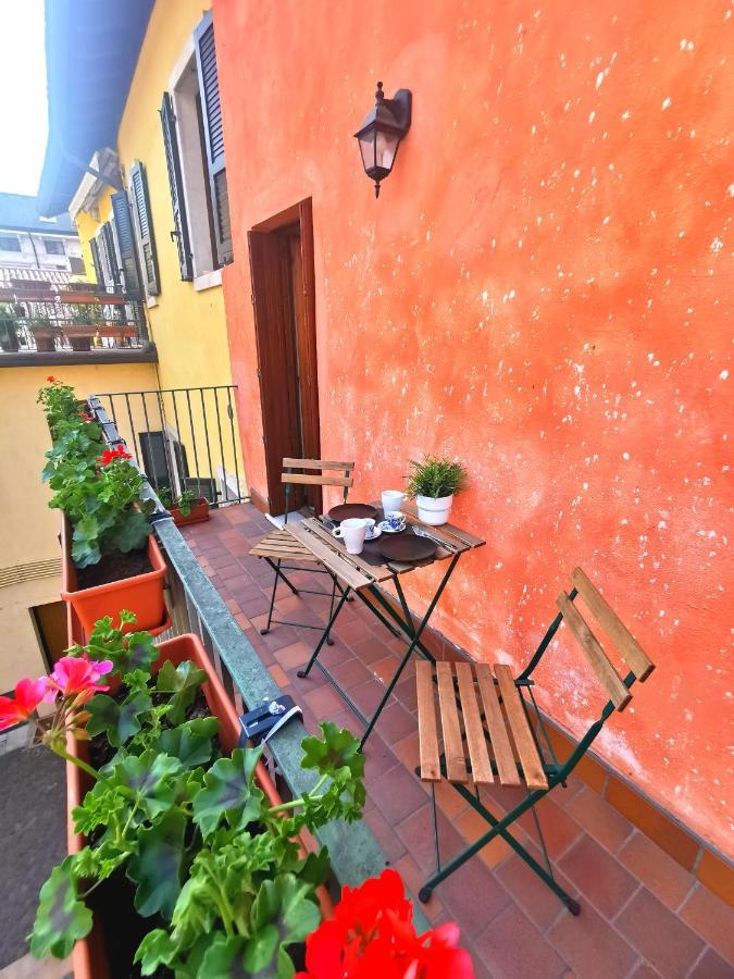 Old Town Apartment With Terrace - Live Love Lake Peschiera del Garda Buitenkant foto