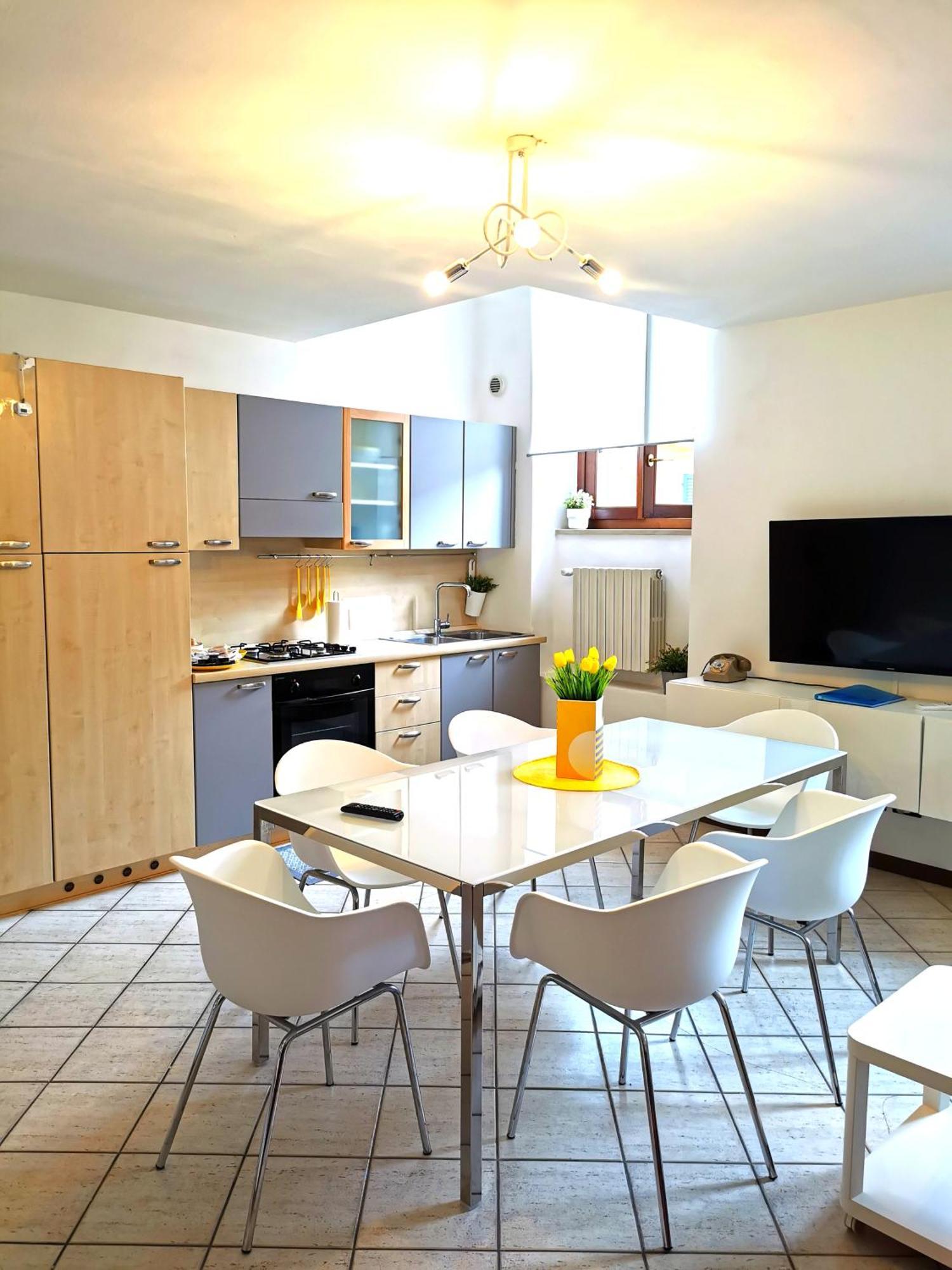 Old Town Apartment With Terrace - Live Love Lake Peschiera del Garda Buitenkant foto